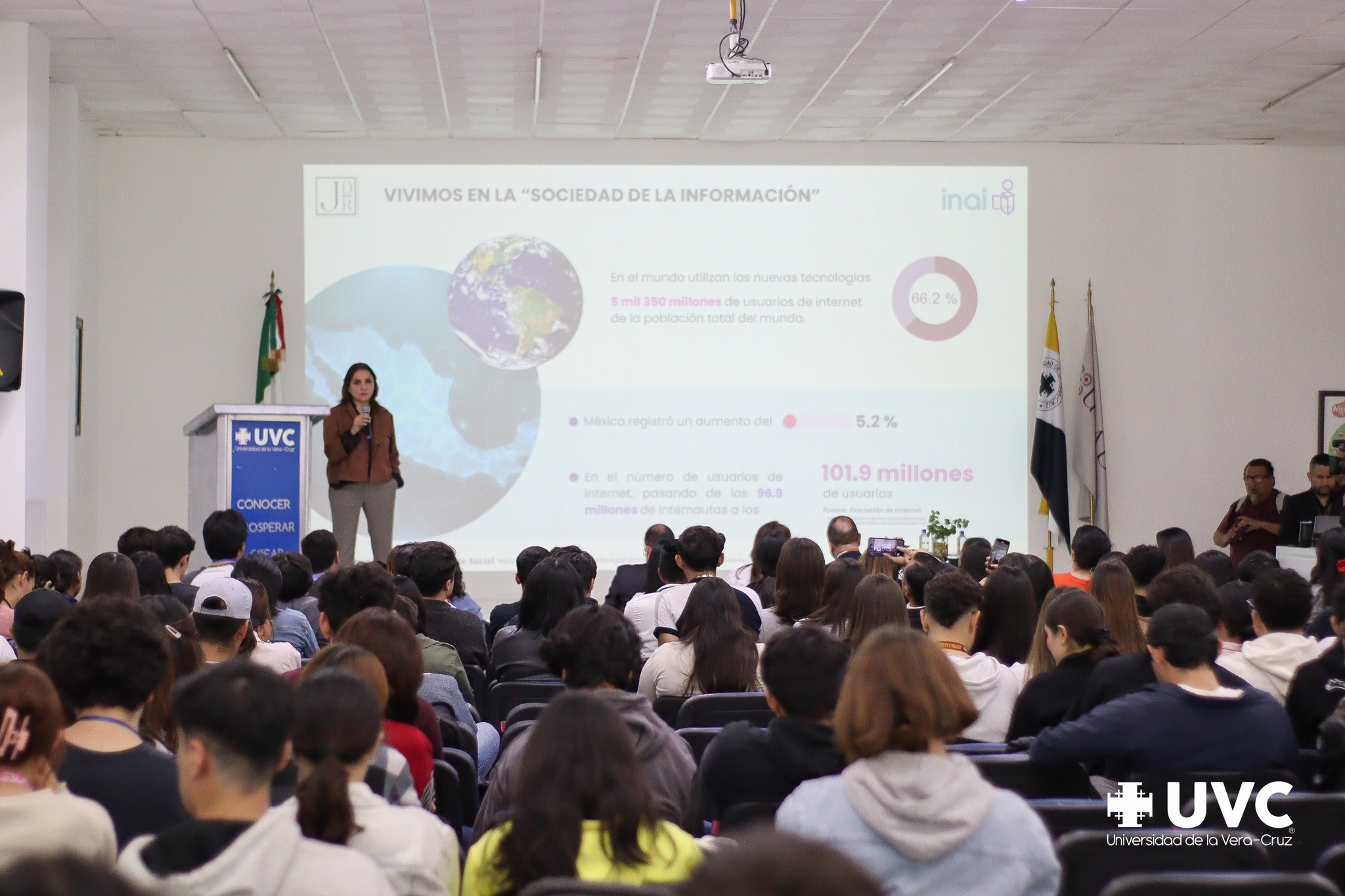 Se lleva a cabo la conferencia “Libertad y Privacidad en la Era de los Jóvenes”